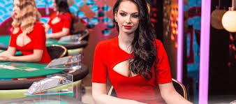 ayeya77 အွန်လိုင်း စလော့ ဂိမ်းများ slot reels jackpot MMK ကျပ်ဖြင့် ကစားနေသောမြင်ကွင်း