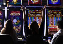 ayeya77 Sportsbook odds board တွင် ဘောလုံး Asian Handicap နှင့် Over Under bet type များ ပြသထားသောမြင်ကွင်း